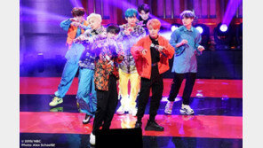 방탄소년단, 미국 SNL 컴백무대…에마 스톤이 소개