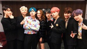 “소중한 경험” 방탄소년단, 美 ‘SNL’ 컴백x엠마 스톤 인증샷