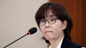 ‘주식 논란’ 이미선 헌법재판관 후보자, 국민 55% “부적격”