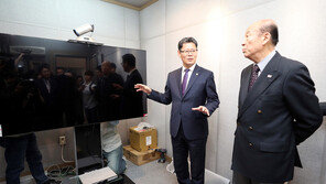 김연철 통일부 장관 “北과 조속한 시일 내 협의”…취임 후 첫 행보는