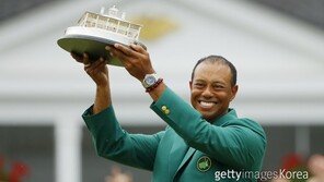 우즈 우승 인터뷰 “오늘보다 멋진 드라마는 없다”