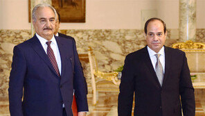 이집트 가세… 더 꼬이는 리비아 사태