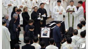 지정환 신부 장례미사 눈물 속 마무리…1000여명 마지막길 배웅