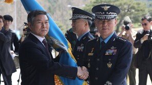 원인철 공군총장 취임…“위협에 대응하는 정예 공군력 건설”