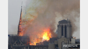 노트르담 대성당 화재에 ‘가시면류관’등 소장 보물은 어떻게?