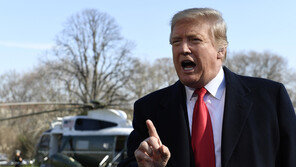 트럼프, 샌더스 폭스뉴스 출연에 불만…“정말 이상해”