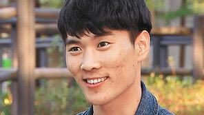 ‘판문점 귀순’ 오청성, 美방송서 얼굴 공개