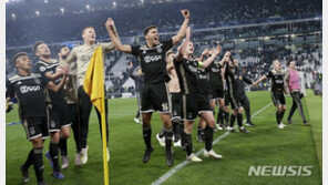 “호날두도 비켜” 아약스, 22년 만에 챔스리그 4강