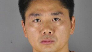 中여성, JD닷컴 창립자 및 회사 상대 손배소 제기