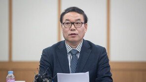 “‘홍만표, 정운호 몰래변론’ 검찰권 부당행사…전관예우 폐습”