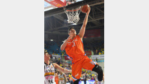 챔프전서 미션수행 능력 빛나는 전자랜드의 이대헌