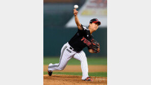 ‘칭찬’으로 자라는 고우석, LG 젊은 불펜의 핵심