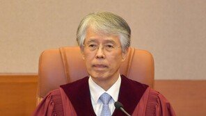 ‘낙태죄’ 주심 조용호 퇴임 “역사의 심판 두려운 한편 홀가분”