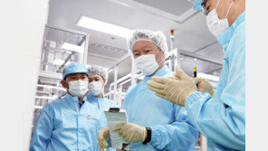 최태원 회장 “배터리로 新에너지산업 주도”… SK이노 서산공장 찾아