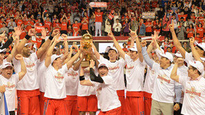 누가 ‘모벤져스’를 멈추랴… 7번째 코트 정복