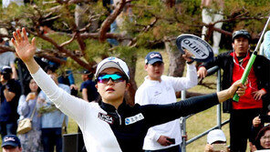 역전 재역전 혈투… 또 신인이 웃었다