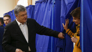 포로셴코, 우크라이나 대선 패배인정…“정계은퇴 아냐”