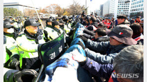 ‘집회 폭력’ 민노총, 경찰 출석 시작…위원장은 미지수