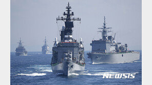 일본 군함, 중국 관함식 참석차 7년반 만에 칭다오 입항