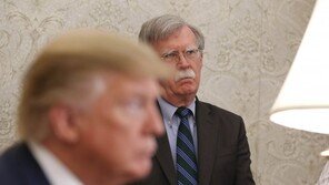 트럼프, 특검 협조 참모들에 ‘복수의 칼날’ 