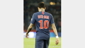 파리생제르망, 경기내내 ‘노트르담 대성당’ 기리다