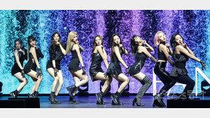 [연예현장.jpg] 도발적인 트와이스 ‘팬시 유’ 쇼케이스