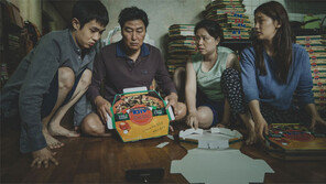 반지하-저택의 경계 허물어진 곳에… 내달 개봉 봉준호 감독의 ‘기생충’