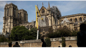 보수공사 시작한 노트르담 대성당