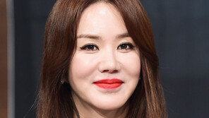 엄정화, 사람엔터와 전속계약…이제훈·이하늬와 한솥밥