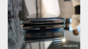 LG폰 출시 연기 이어 삼성도…휴대폰 강국 이미지 씁쓸