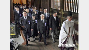 日 정부관계자·의원 등 약 70명, 야스쿠니신사 참배