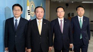 “추인” “파열음” “결사저지”…정치권 패스트트랙 ‘격돌’