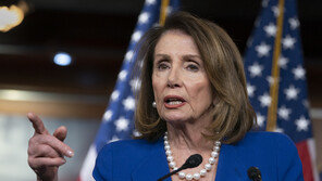 美민주 지도부, ‘트럼프 탄핵’ 신중론…“조사에 집중”