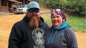 美 부부 오토바이 타고 가다 독수리와 충돌 사망