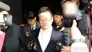 검찰, ‘김학의 동영상 CD’ 최초 발견 여성 소환조사