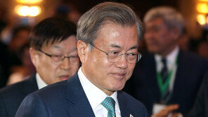 정국 파행에 추경·쟁점법안 표류 위기…고민 커진 文대통령