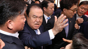 문희상 의장, 항의방문 한국당 의원들과 설전 후 탈진…병원行