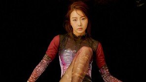 달수빈, 쭉뻗은 각선미…섹시 포즈+눈빛으로 시선 압도