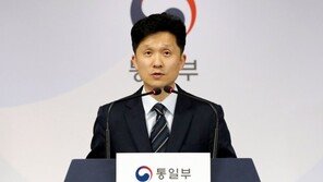 통일부 “김정은 수행단에 김영철 누락…계속 지켜봐야”