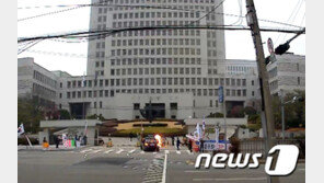 ‘대법원장 차량에 화염병’ 70대에 징역 5년 구형…“계획 범죄”