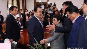국회, 한국당 의장실 점거 비판…“국회의원 품격 지켜달라”