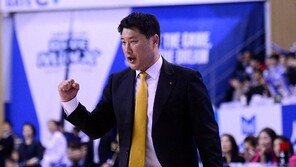 ‘3년 더 함께하자’ KB스타즈, 우승 이끈 안덕수 감독과 재계약