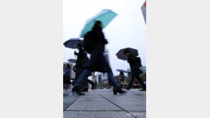 [날씨] 25일 전국 요란한 비…천둥·번개·돌풍 동반