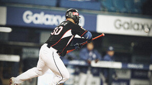 진화하는 강백호, 올해만 두 번째 번트안타