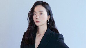 배두나, 슈트로 완성한 독보적 카리스마 눈빛