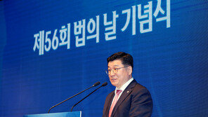 이찬희 변협 회장 “전관예우는 궁박한 처지의 국민 사정 이용하는 범죄”