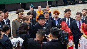 러 연해주 주지사, 김정은 만찬 초청…블라디 교외 식당