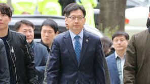 김경수, 석방 8일만에 첫 법정출석…“진실을 밝힐 것”