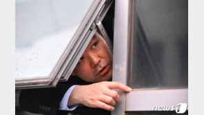 한국당에 감금당한 채이배…“창문 뜯어서라도 나갈것”