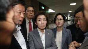나경원 “채이배 사개특위 참가는 불법…받아들일 수 없어”